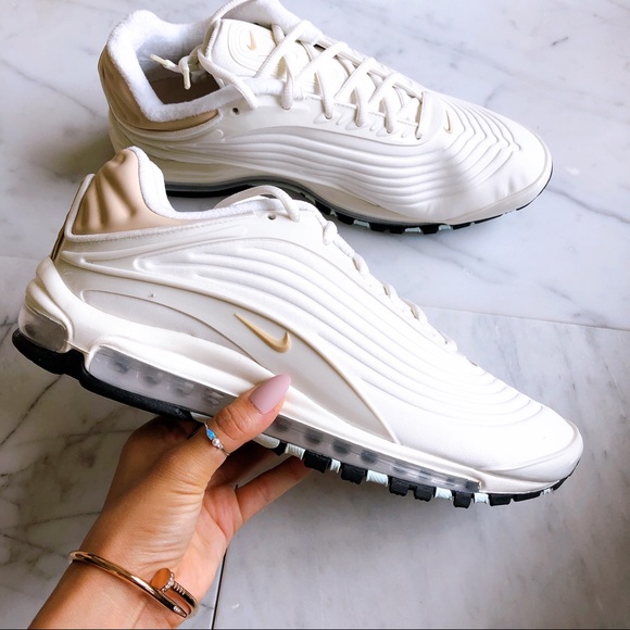 Nike Other - Nike air max deluxe